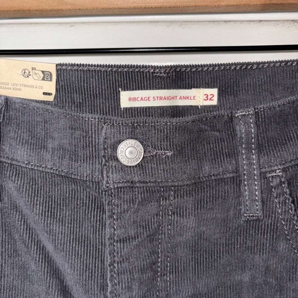 NWT Levi’s Ribcage Straight Ankle Corduroy Pants High Rise Gray 32x27 - Picture 3 of 6